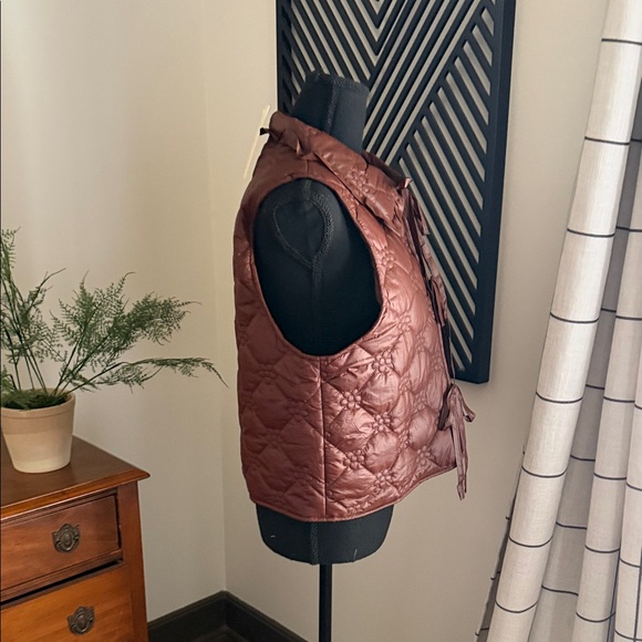 Doe & Rae Brown Quilted Tie-Front Vest medium - Picture 3 of 11